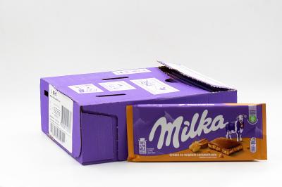 Молочный шоколад Milka c миндалем и карамельными кусочками 90 гр